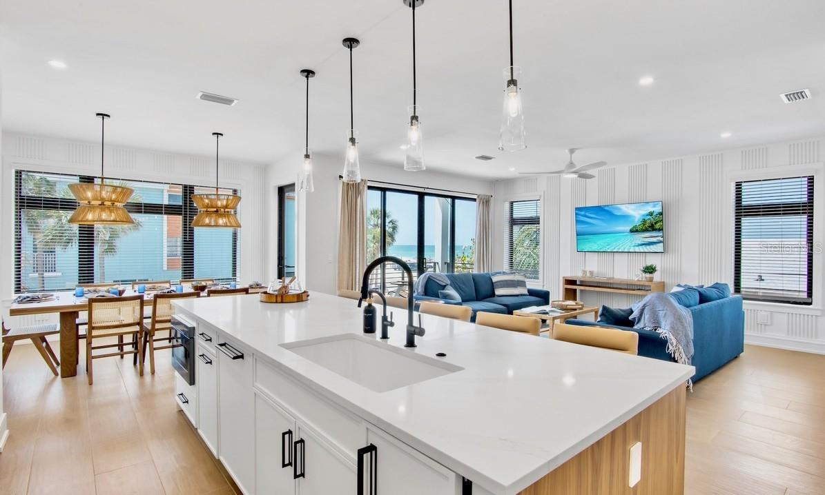 Bradenton Beach, Florida, 34217, United States, 7 Bedrooms Bedrooms, ,8 BathroomsBathrooms,Residential,Active,1929473