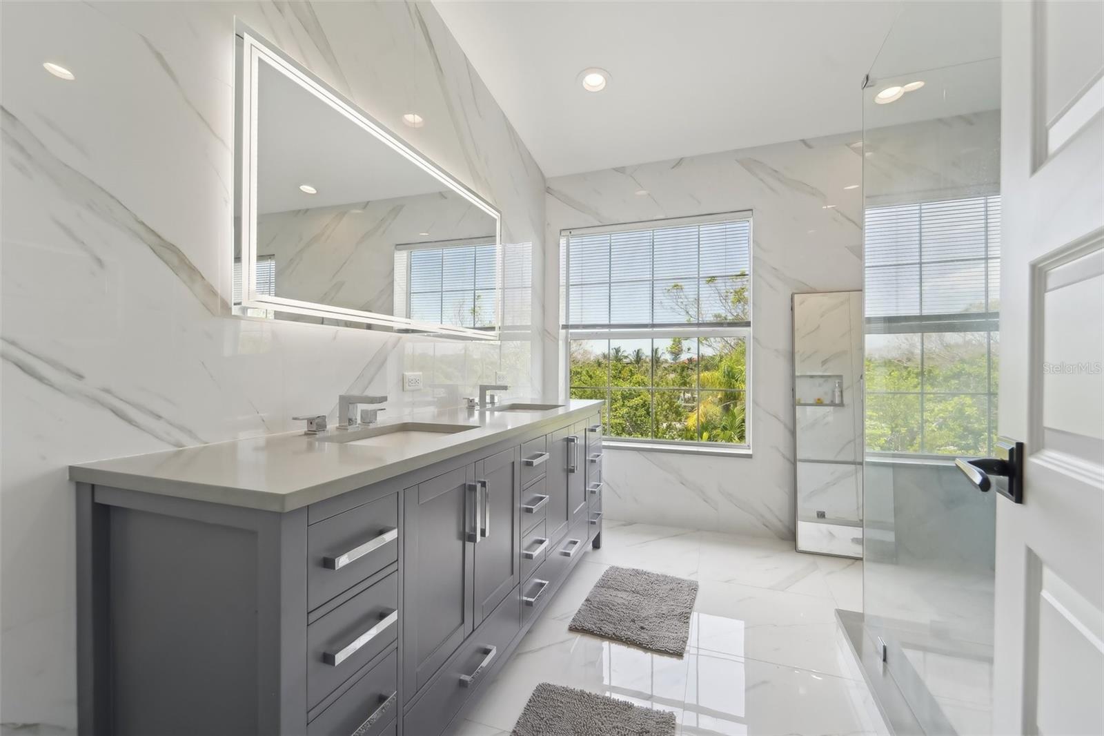 Longboat Key, Florida, 34228, United States, 3 Bedrooms Bedrooms, ,3 BathroomsBathrooms,Residential,Active,1993956