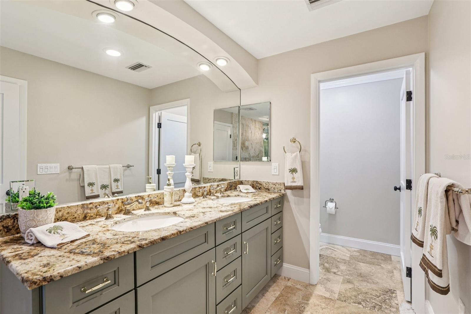 St Petersburg, Florida, 33705, United States, 4 Bedrooms Bedrooms, ,4 BathroomsBathrooms,Residential,Active,1927682
