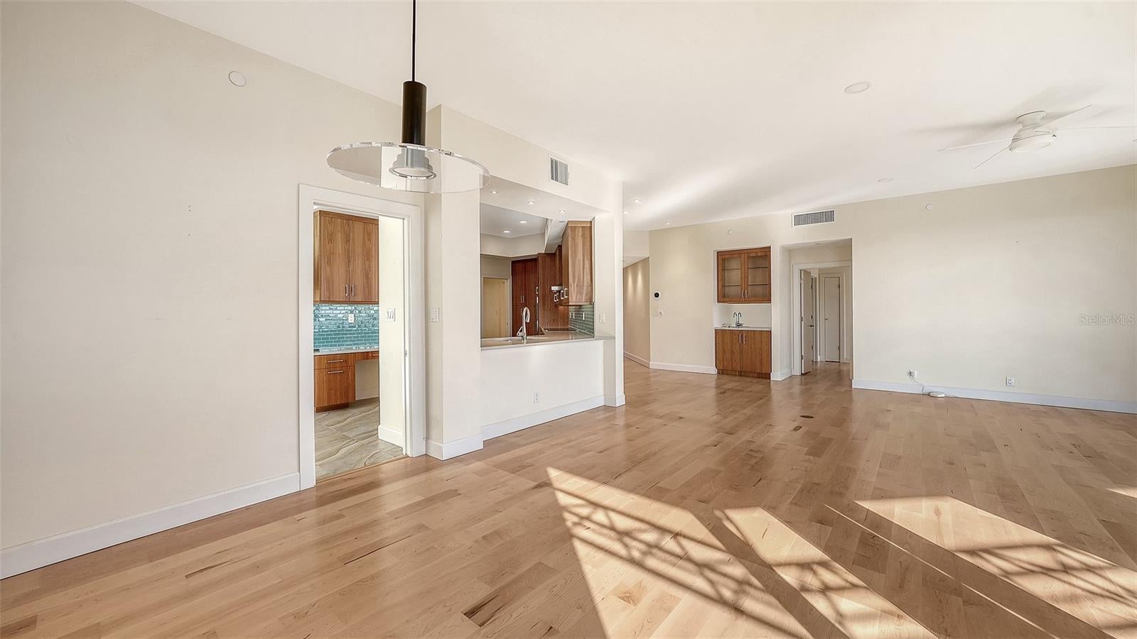 Longboat Key, Florida, 34228, United States, 2 Bedrooms Bedrooms, ,3 BathroomsBathrooms,Residential,Active,2009004