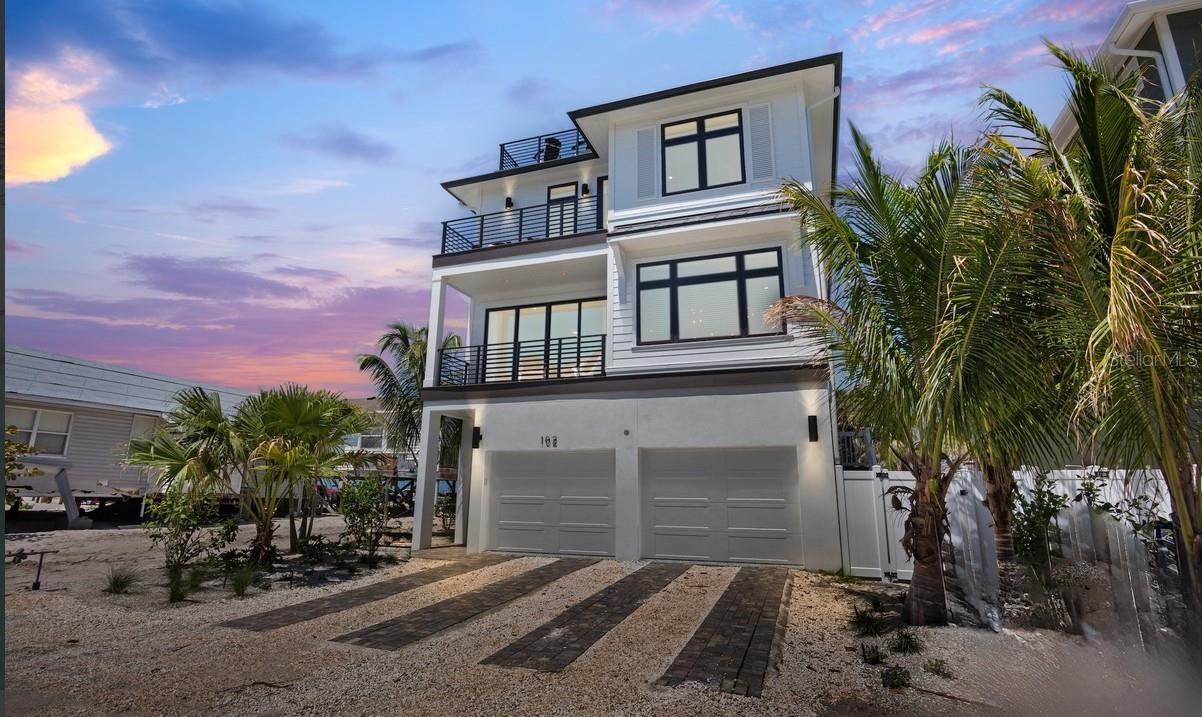 Bradenton Beach, Florida, 34217, United States, 7 Bedrooms Bedrooms, ,8 BathroomsBathrooms,Residential,Active,1929473