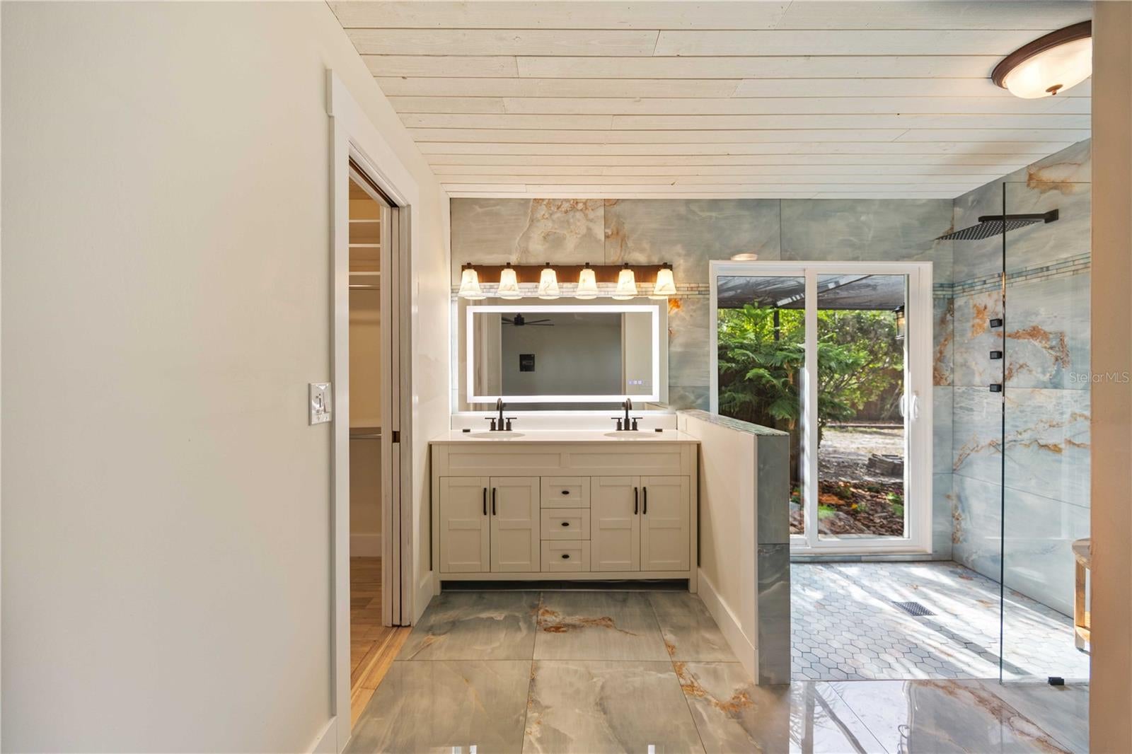 Sarasota, Florida, 34232, United States, 5 Bedrooms Bedrooms, ,3 BathroomsBathrooms,Residential,Active,1781510