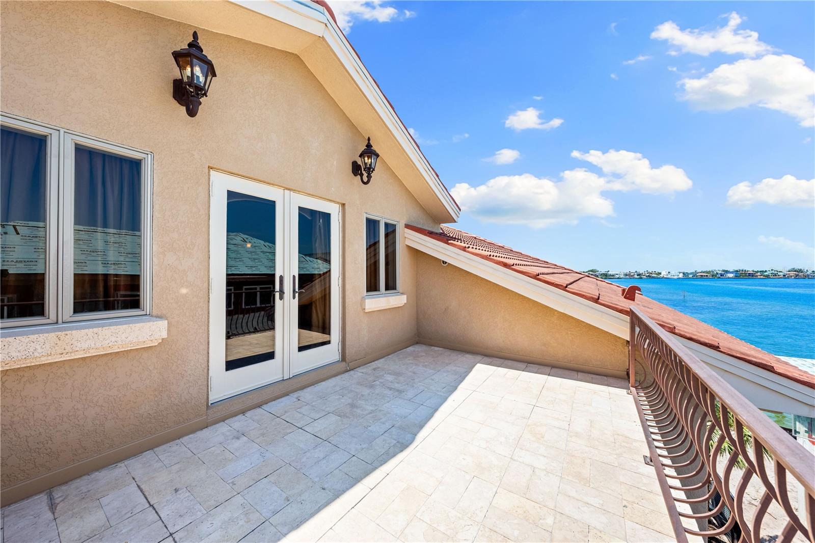 Sarasota, Florida, 34236, United States, 5 Bedrooms Bedrooms, ,6 BathroomsBathrooms,Residential,Active,1834475