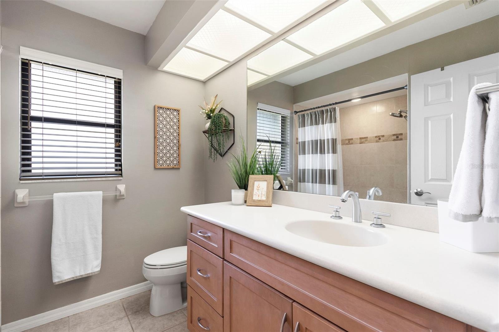 Clearwater, Florida, 33761, United States, 5 Bedrooms Bedrooms, ,3 BathroomsBathrooms,Residential,Active,1953689