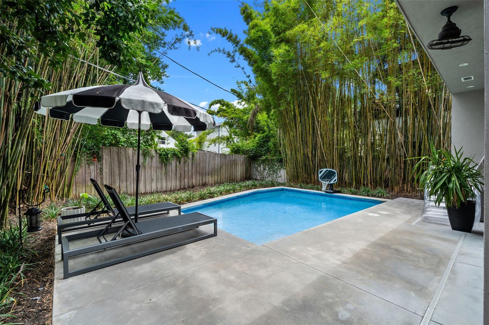 Winter Park, Florida, 32789, United States, 3 Bedrooms Bedrooms, ,4 BathroomsBathrooms,Residential,Active,1884859