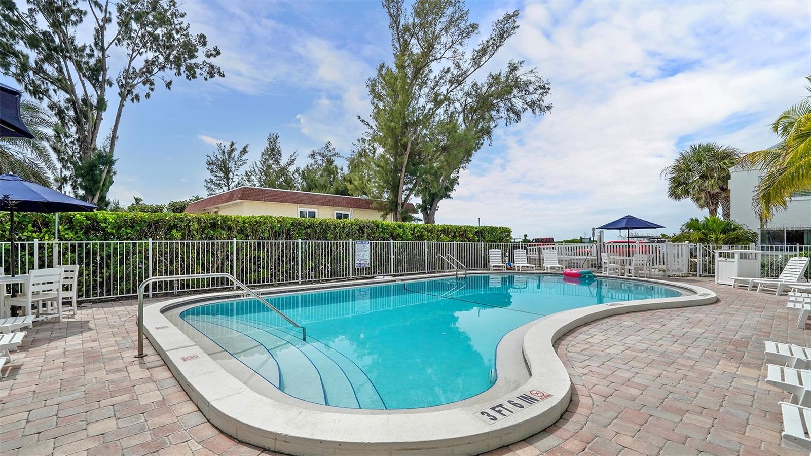 Holmes Beach, Florida, 34217, United States, 1 Bedroom Bedrooms, ,1 BathroomBathrooms,Residential,Active,1971768