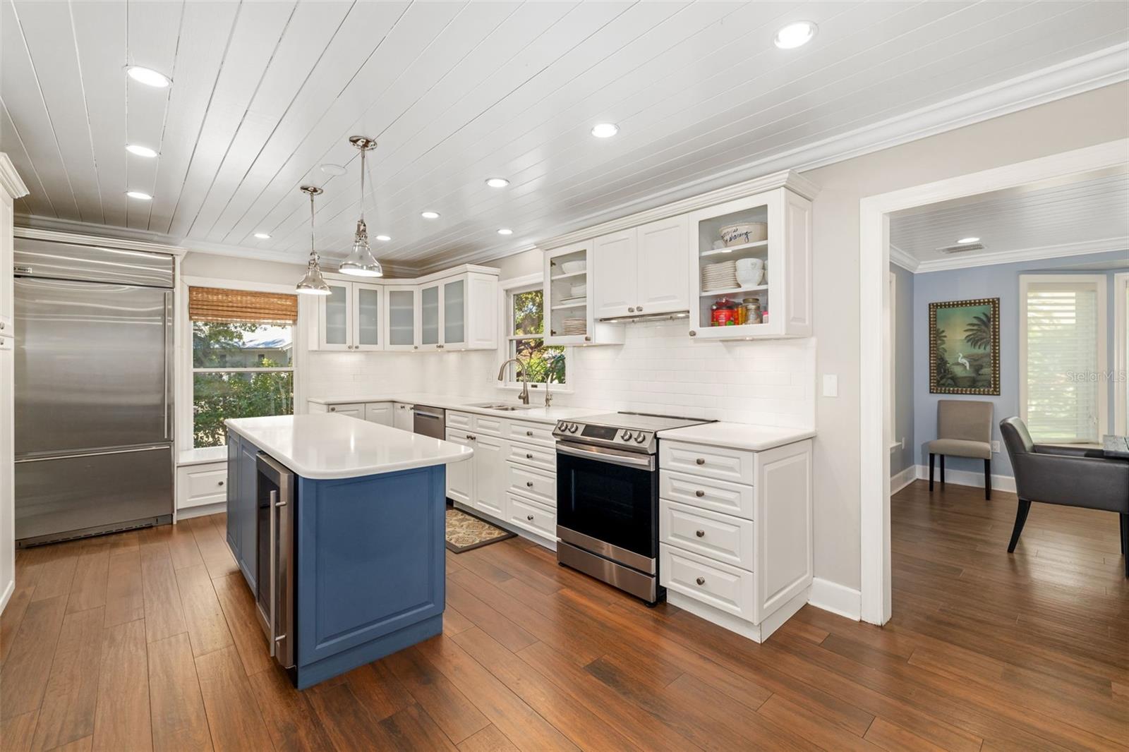 Sarasota, Florida, 34231, United States, 4 Bedrooms Bedrooms, ,4 BathroomsBathrooms,Residential,Active,1999174