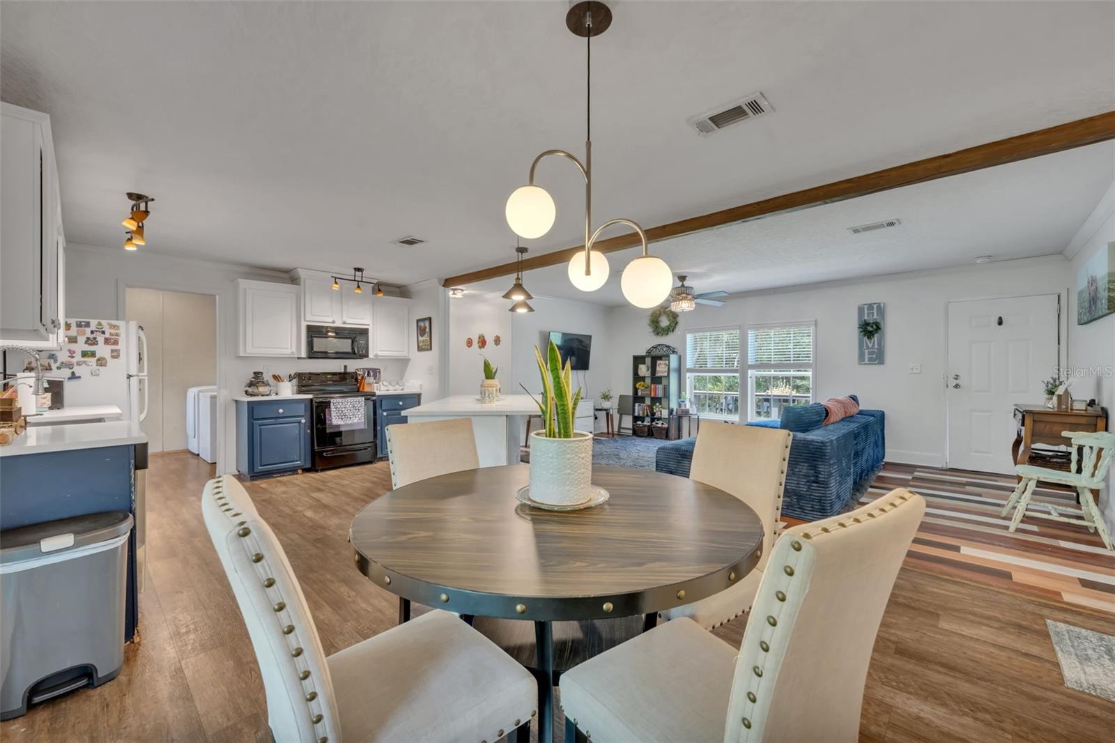 Geneva, Florida, 32732, United States, 5 Bedrooms Bedrooms, ,4 BathroomsBathrooms,Residential,Active,2044197