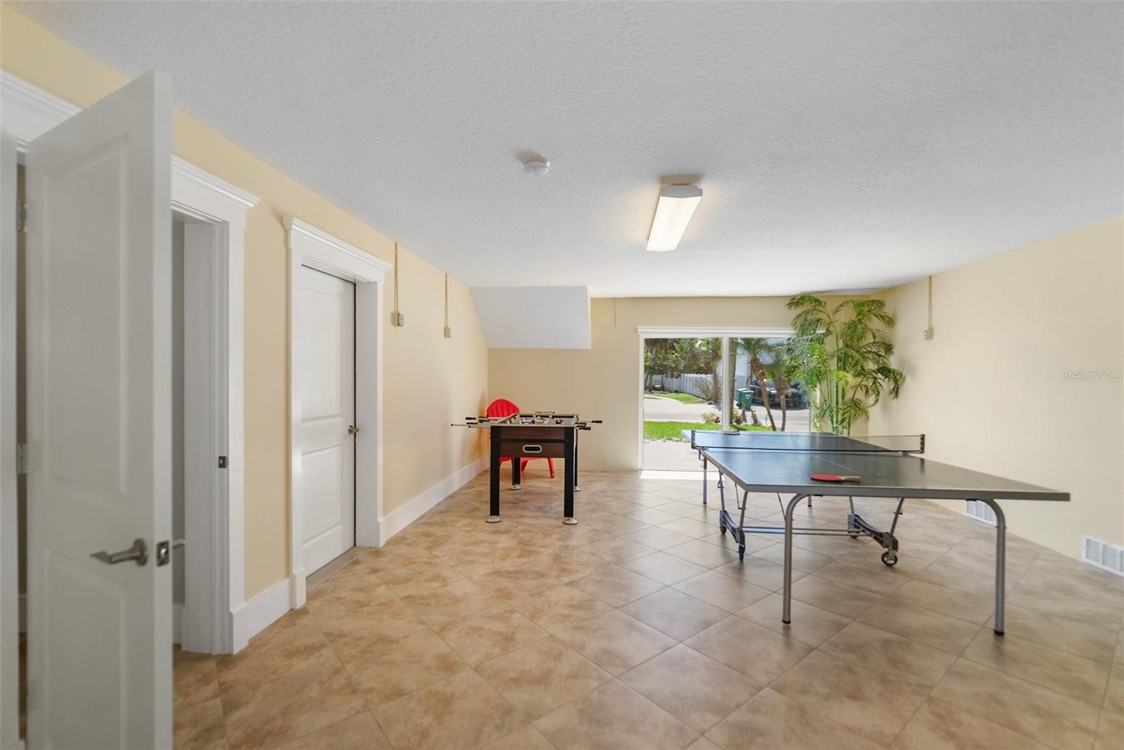 Holmes Beach, Florida, 34217, United States, 6 Bedrooms Bedrooms, ,5 BathroomsBathrooms,Residential,Active,1987273