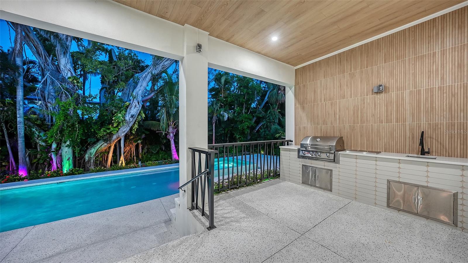 Sarasota, Florida, 34239, United States, ,7 BathroomsBathrooms,Residential,Active,1849492