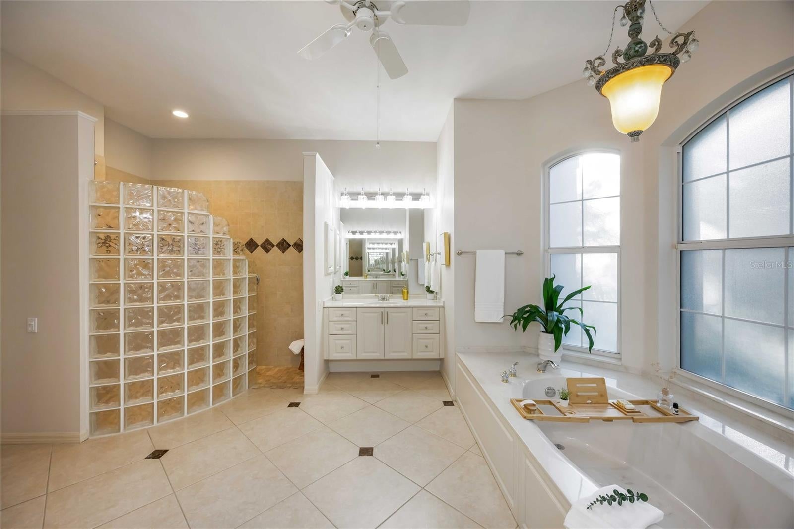 University Park, Florida, 34201, United States, 3 Bedrooms Bedrooms, ,3 BathroomsBathrooms,Residential,Active,1999922