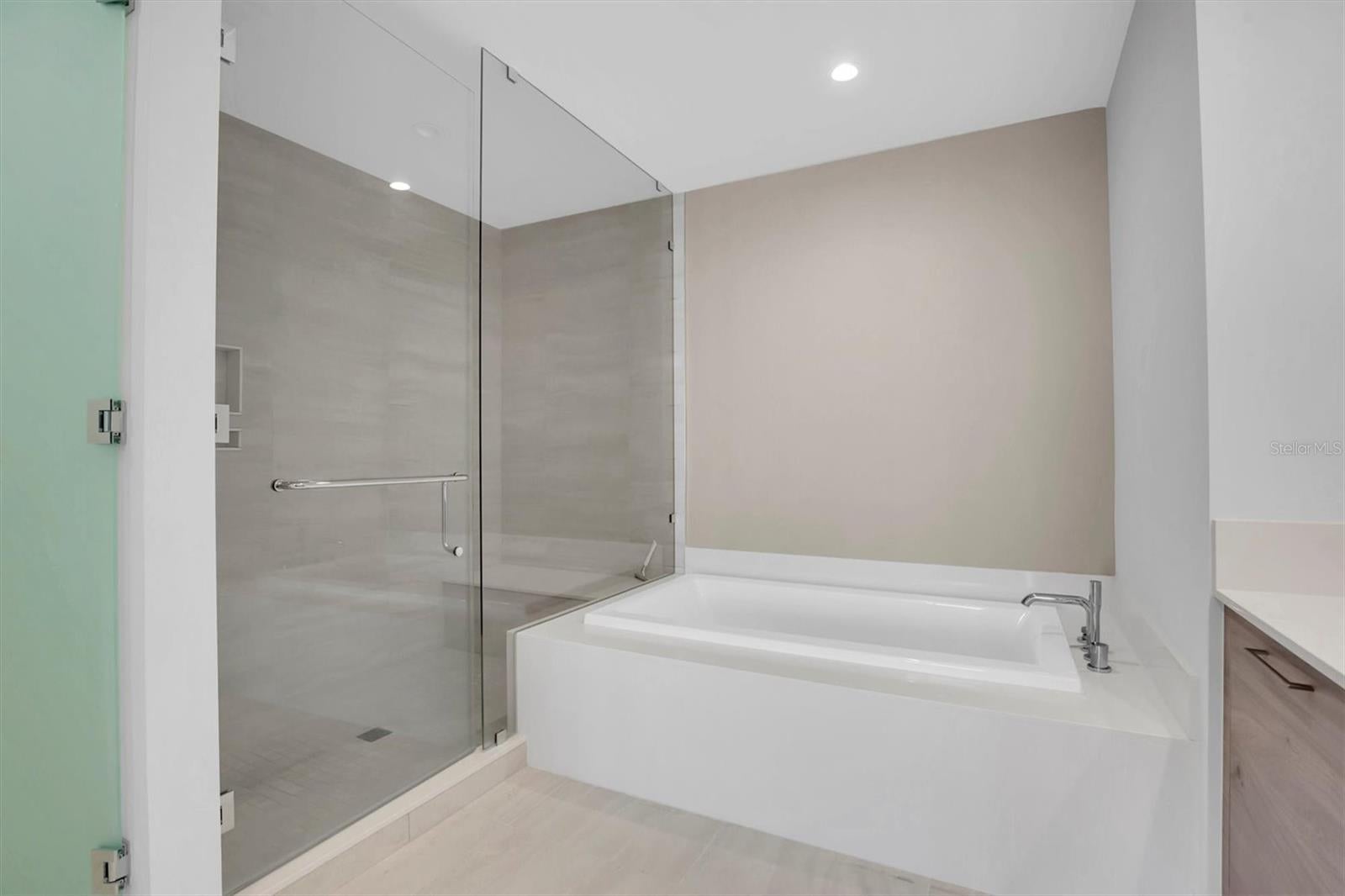 St Petersburg, Florida, 33701, United States, 3 Bedrooms Bedrooms, ,4 BathroomsBathrooms,Residential,Active,1965814