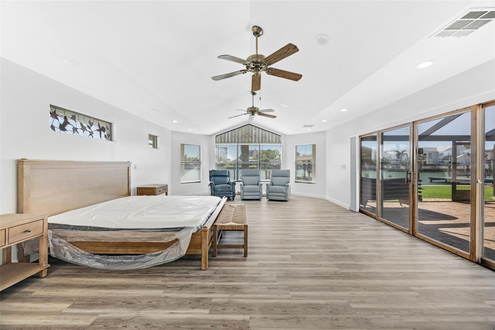 Clearwater Beach, Florida, 33767, United States, 3 Bedrooms Bedrooms, ,2 BathroomsBathrooms,Residential,Active,1894990