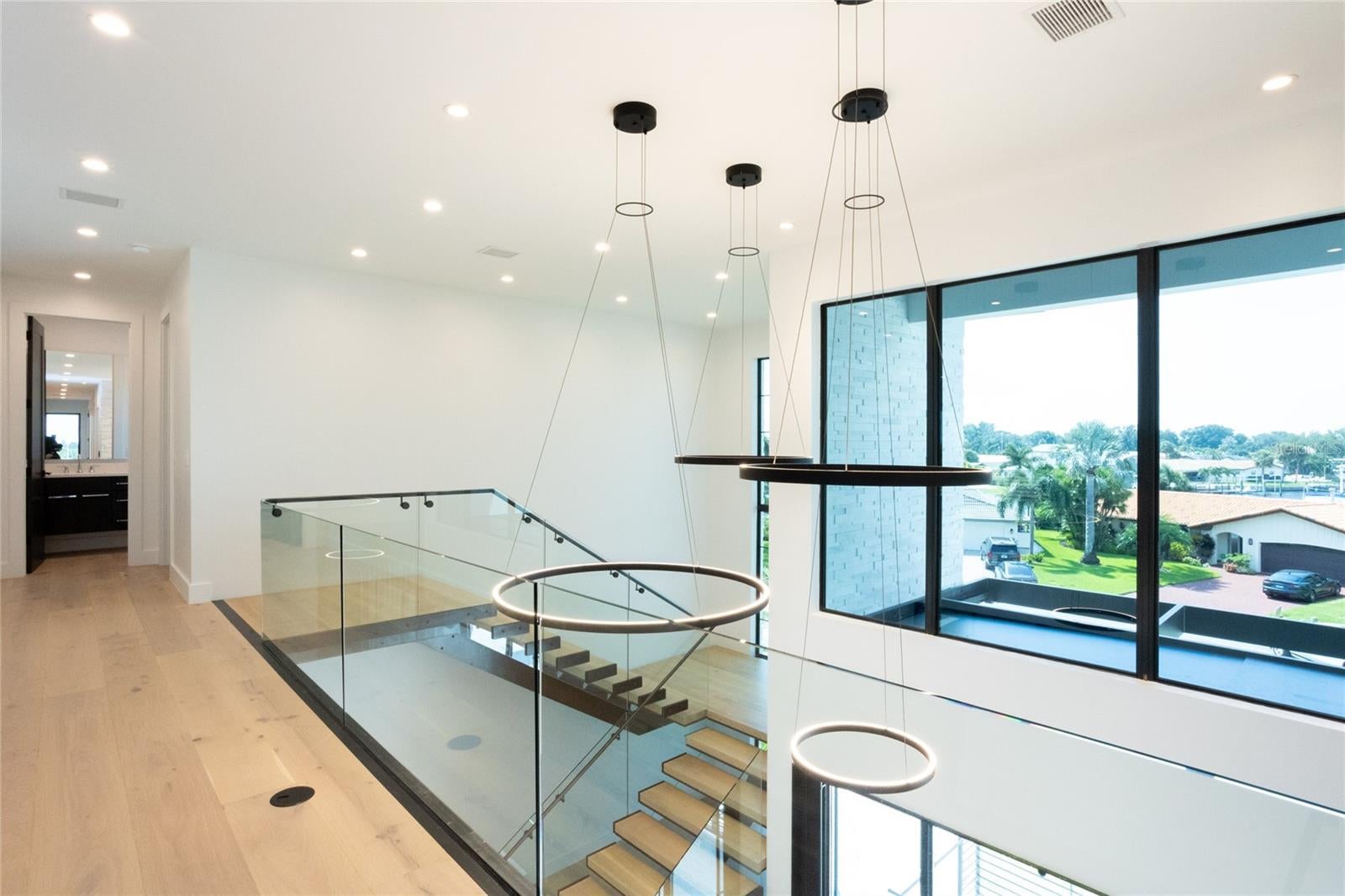 St Petersburg, Florida, 33703, United States, 5 Bedrooms Bedrooms, ,6 BathroomsBathrooms,Residential,Active,1703441