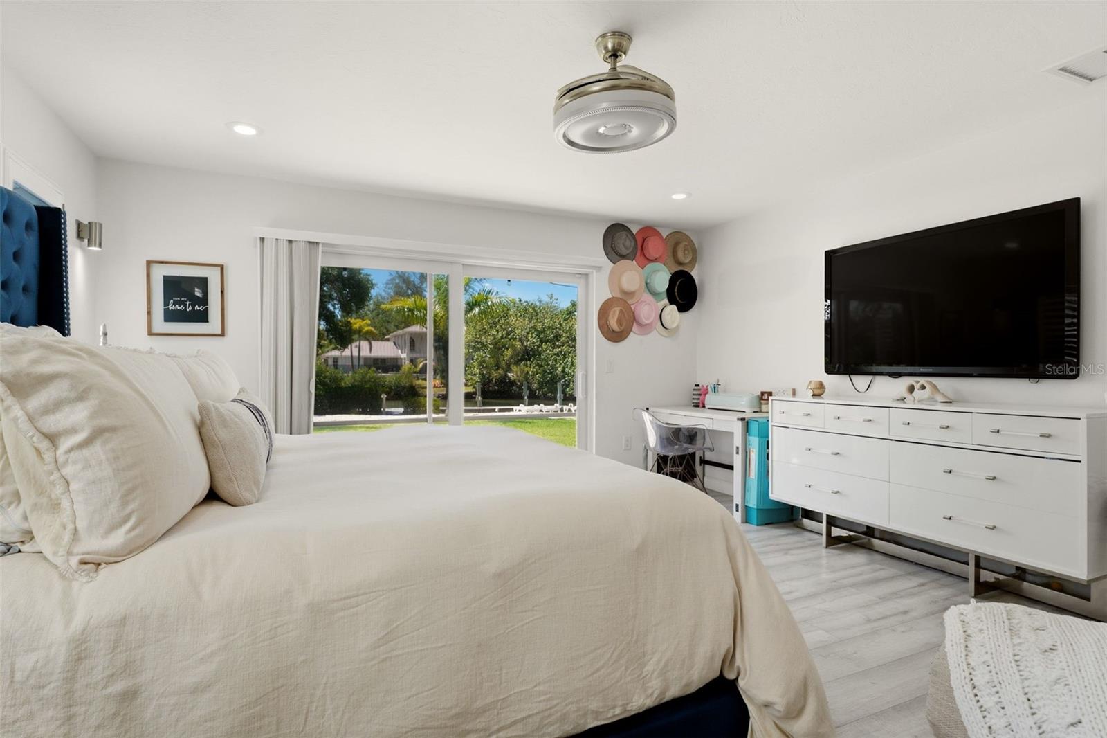 Sarasota, Florida, 34242, United States, 5 Bedrooms Bedrooms, ,4 BathroomsBathrooms,Residential,Active,2045533