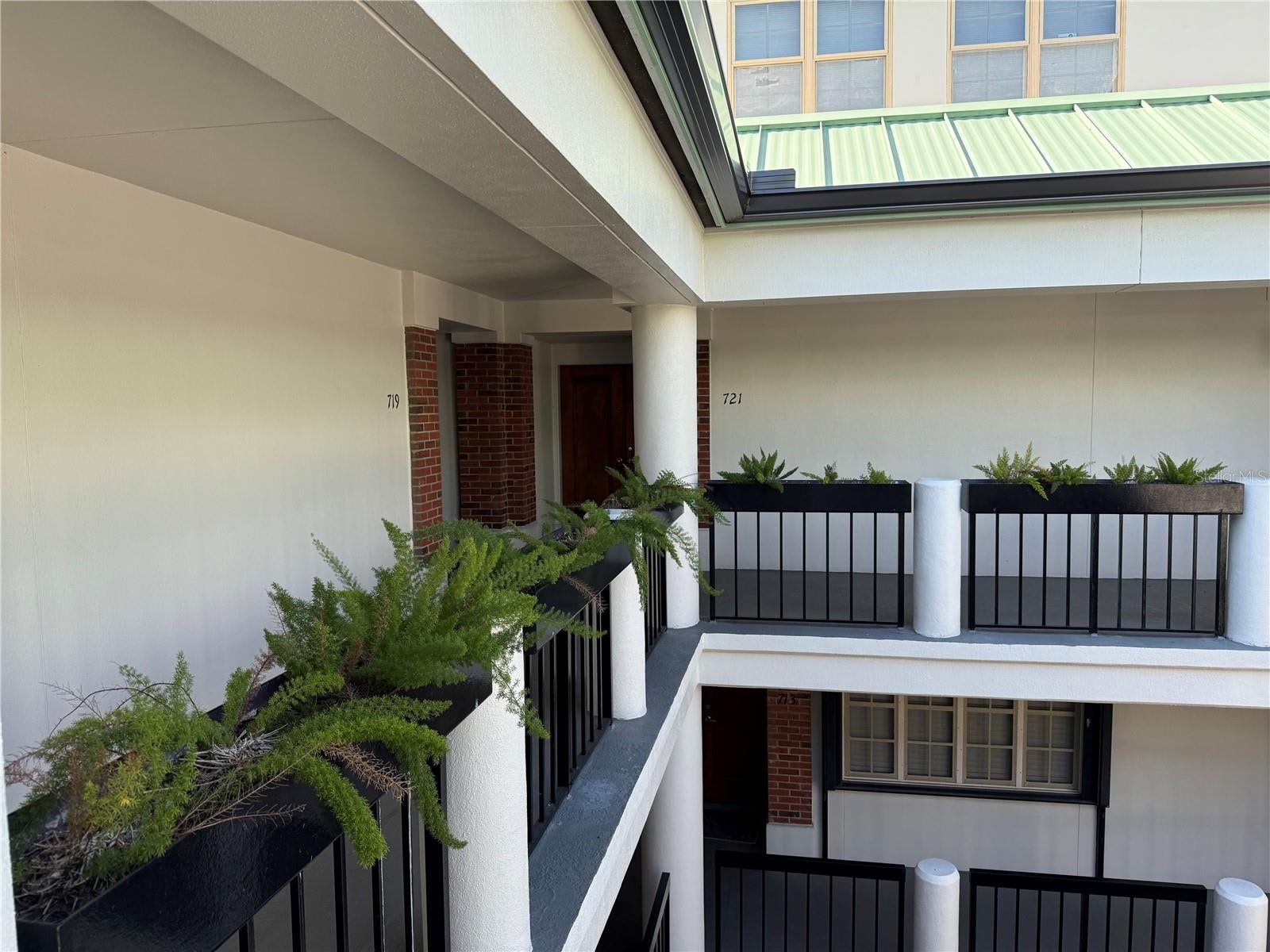 Tampa, Florida, 33602, United States, 2 Bedrooms Bedrooms, ,3 BathroomsBathrooms,Residential,Pending,1953009