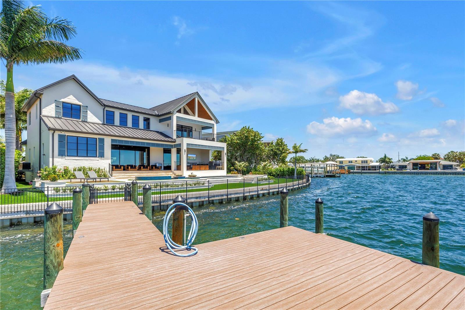 St Petersburg, Florida, 33705, United States, 5 Bedrooms Bedrooms, ,4 BathroomsBathrooms,Residential,Pending,2045504