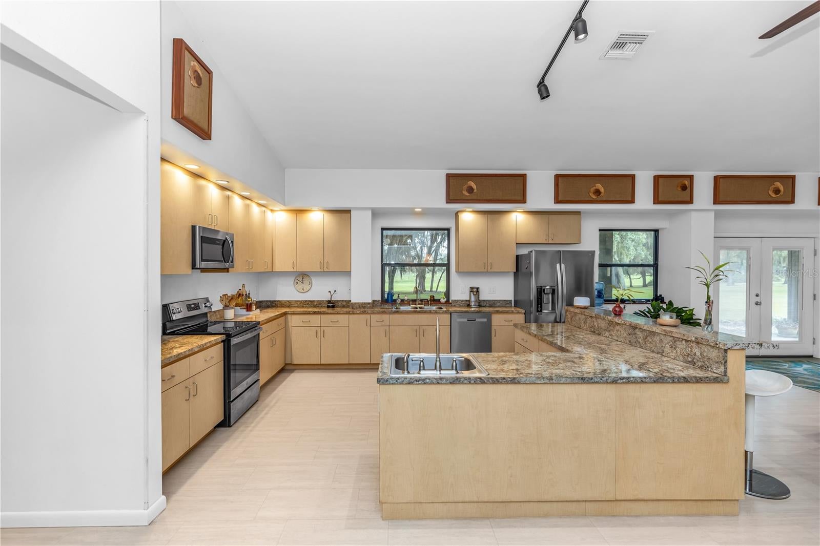 Crystal River, Florida, 34428, United States, 6 Bedrooms Bedrooms, ,5 BathroomsBathrooms,Residential,Active,1945058