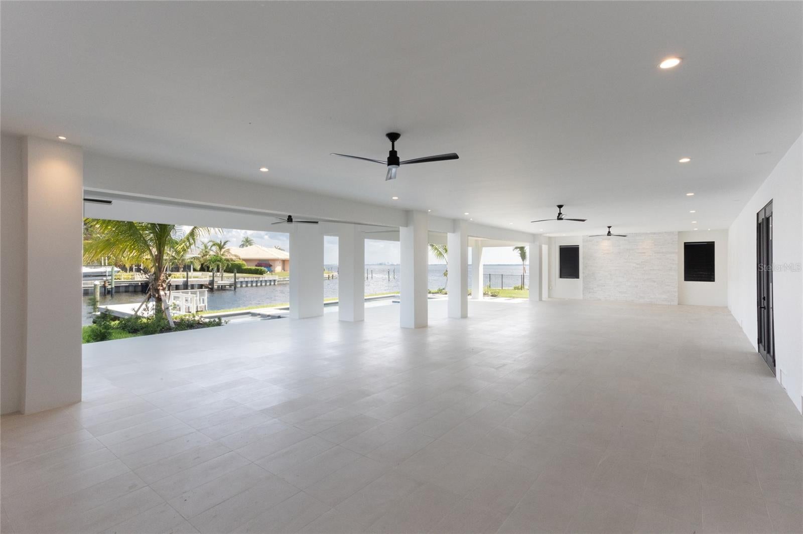 St Petersburg, Florida, 33703, United States, 5 Bedrooms Bedrooms, ,6 BathroomsBathrooms,Residential,Active,1703441
