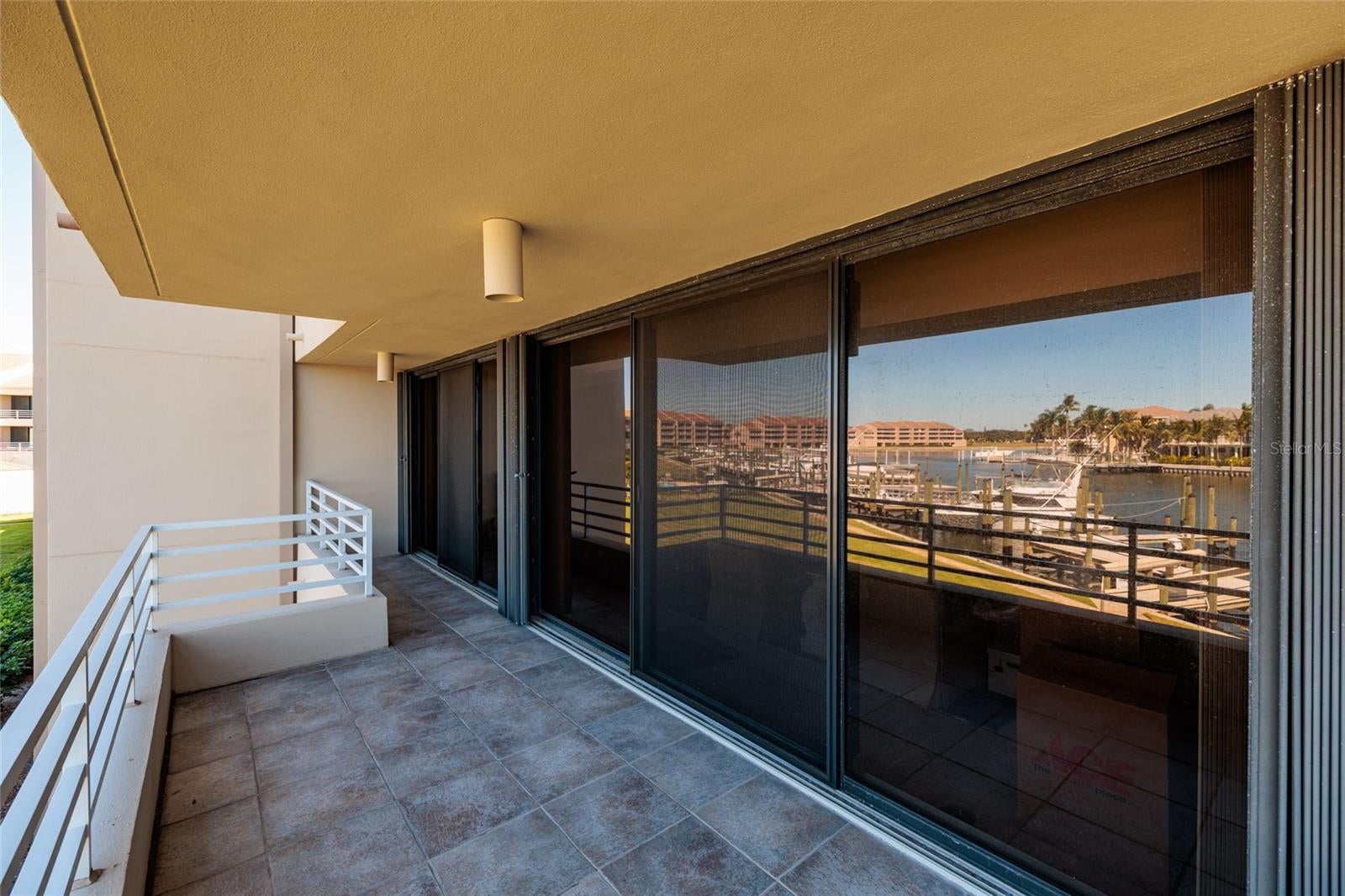 St Petersburg, Florida, 33707, United States, 4 Bedrooms Bedrooms, ,5 BathroomsBathrooms,Residential,Active,1985578