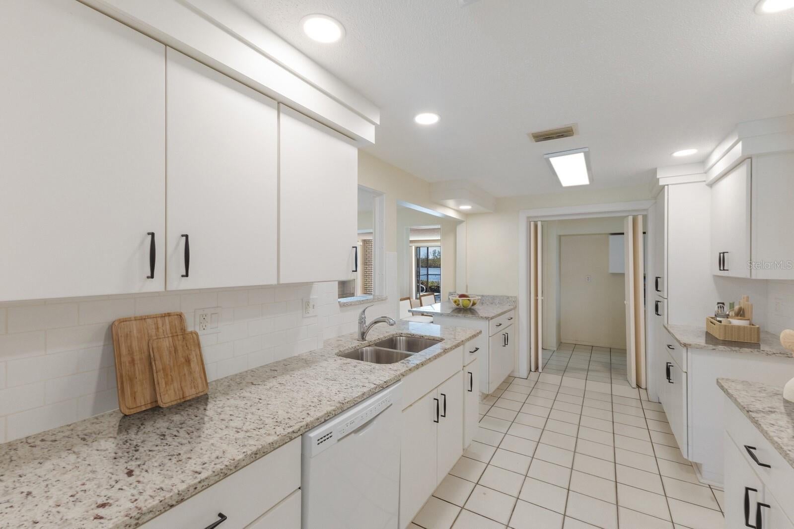 Bradenton, Florida, 34209, United States, 3 Bedrooms Bedrooms, ,3 BathroomsBathrooms,Residential,Active,1913020