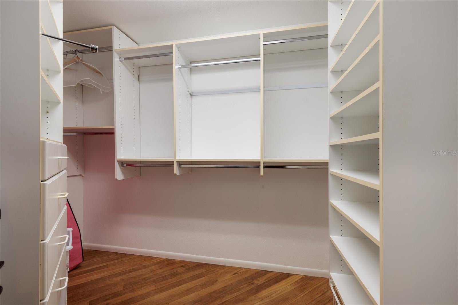 St Petersburg, Florida, 33707, United States, 4 Bedrooms Bedrooms, ,5 BathroomsBathrooms,Residential,Active,1985578