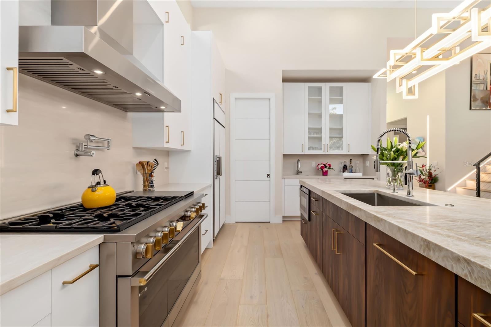 Sarasota, Florida, 34239, United States, 4 Bedrooms Bedrooms, ,5 BathroomsBathrooms,Residential,Active,2009172