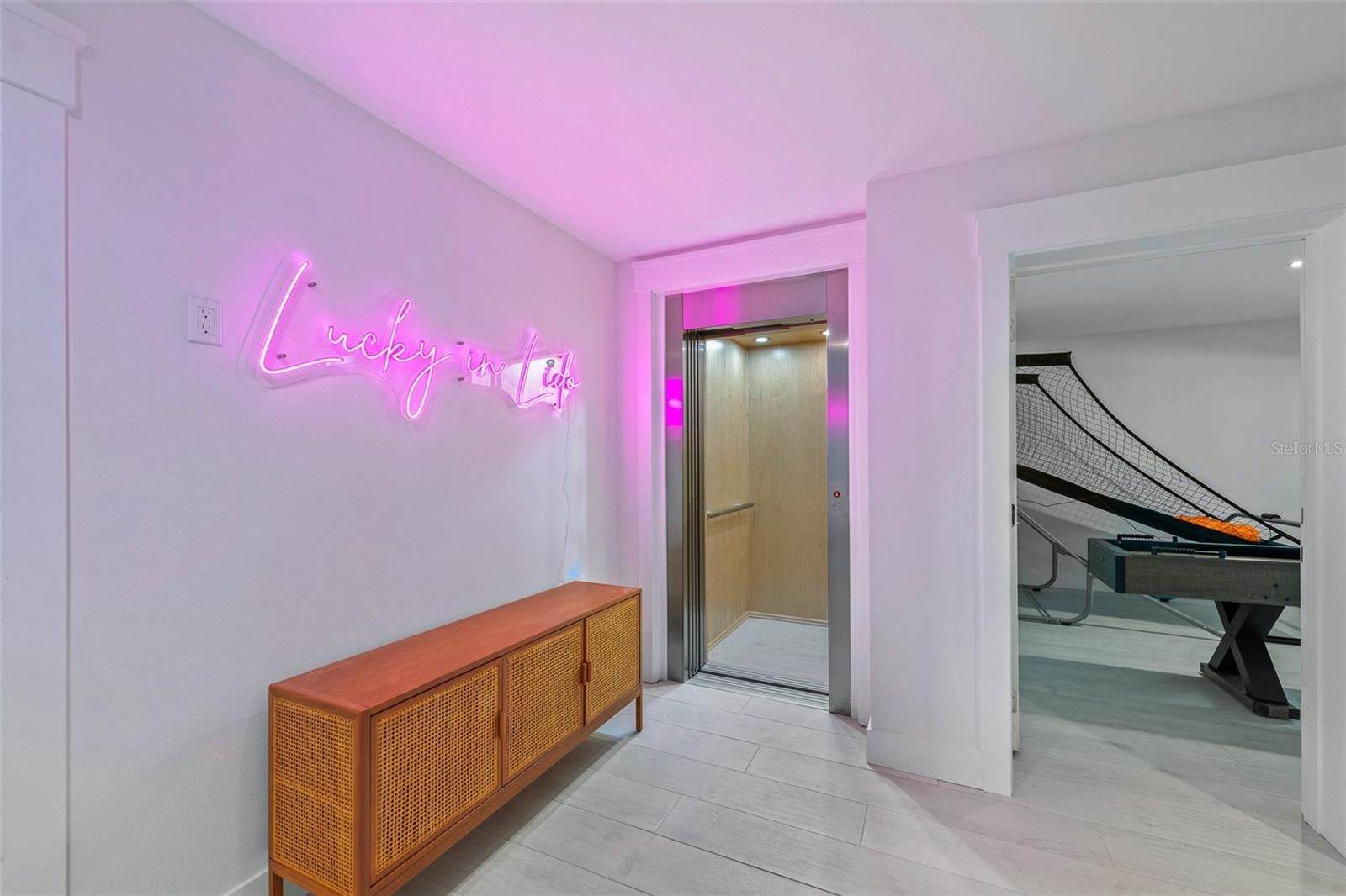 Sarasota, Florida, 34236, United States, 8 Bedrooms Bedrooms, ,10 BathroomsBathrooms,Residential,Active,2006955