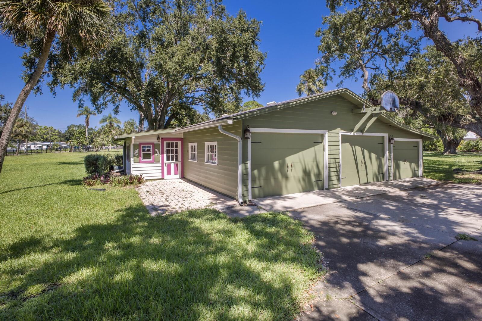 Palmetto, Florida, 34221, United States, 3 Bedrooms Bedrooms, ,4 BathroomsBathrooms,Residential,Active,1952285
