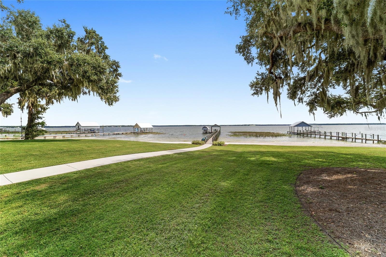 Ocklawaha, Florida, 32179, United States, 5 Bedrooms Bedrooms, ,4 BathroomsBathrooms,Residential,Active,1944075