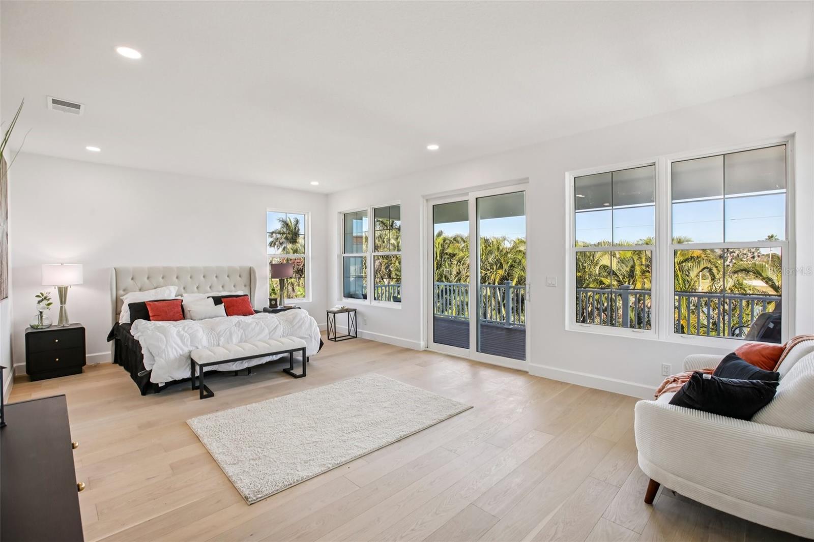 St Petersburg, Florida, 33704, United States, 4 Bedrooms Bedrooms, ,4 BathroomsBathrooms,Residential,Active,2006891