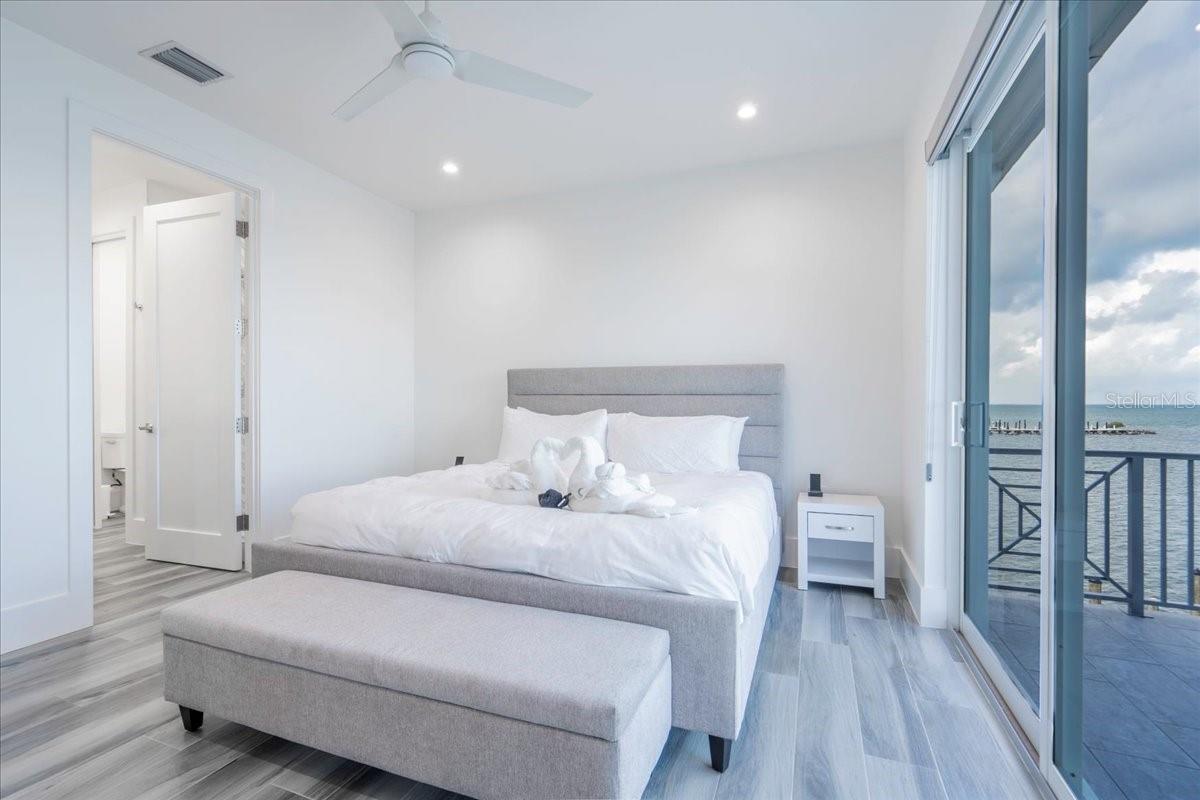 Marathon, Florida, 33050, United States, 5 Bedrooms Bedrooms, ,5 BathroomsBathrooms,Residential,Active,2011845