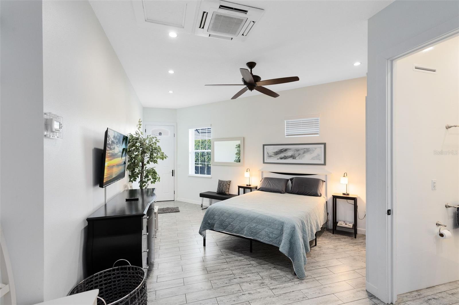 Winter Park, Florida, 32789, United States, 6 Bedrooms Bedrooms, ,4 BathroomsBathrooms,Residential,Active,1710765