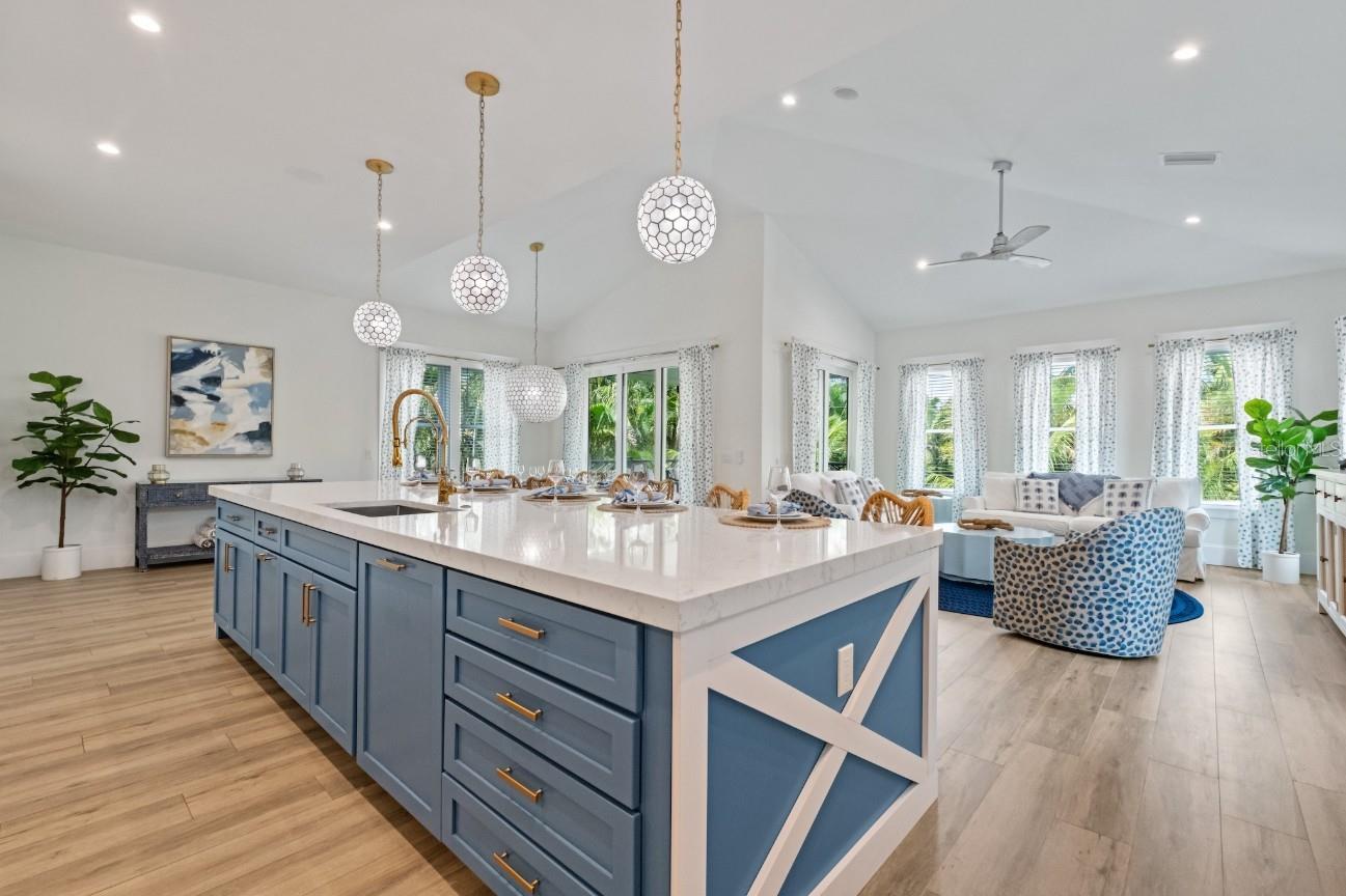 Anna Maria, Florida, 34216, United States, 6 Bedrooms Bedrooms, ,7 BathroomsBathrooms,Residential,Active,1988729