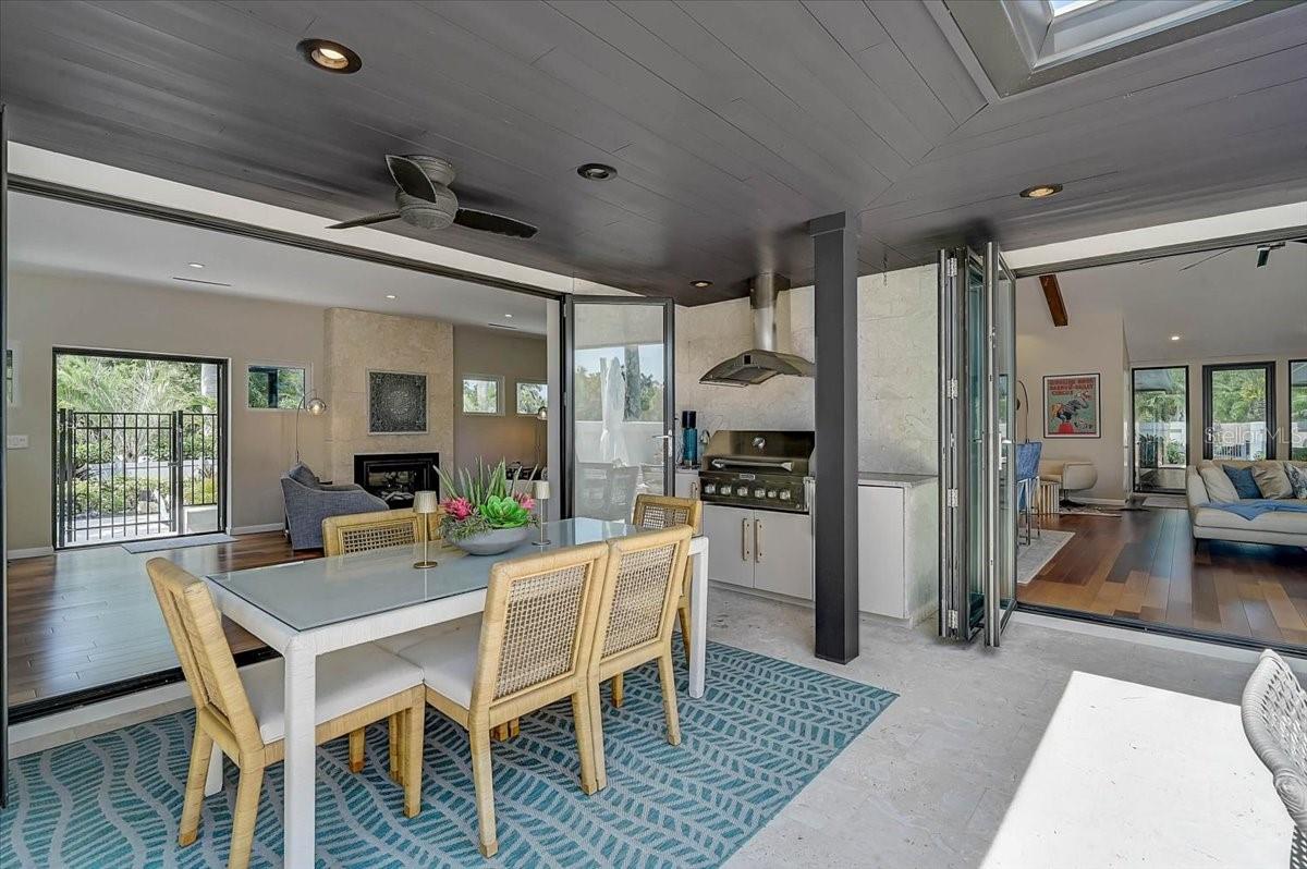 Sarasota, Florida, 34236, United States, 2 Bedrooms Bedrooms, ,4 BathroomsBathrooms,Residential,Active,2044994