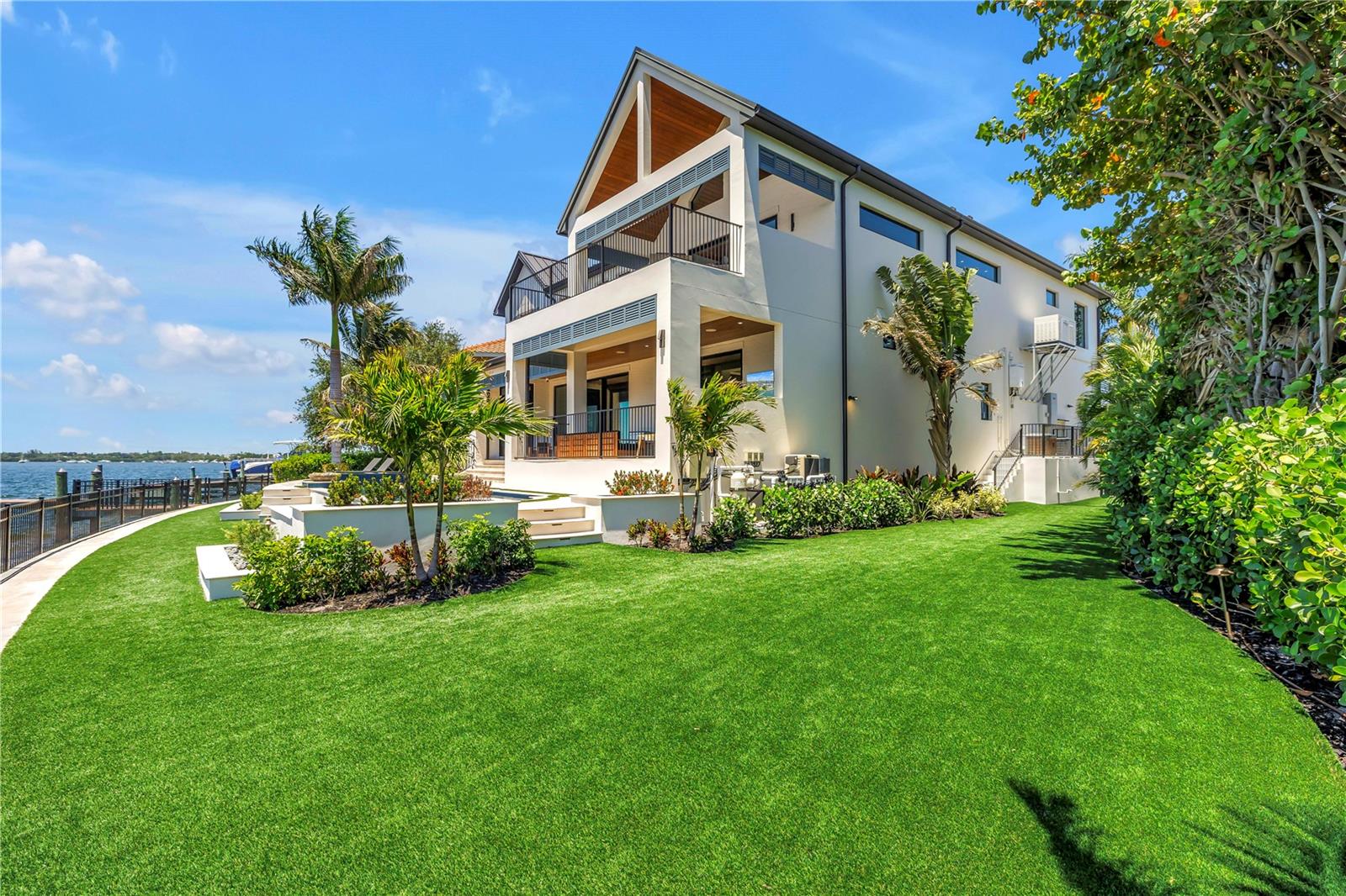 St Petersburg, Florida, 33705, United States, 5 Bedrooms Bedrooms, ,4 BathroomsBathrooms,Residential,Pending,2045504