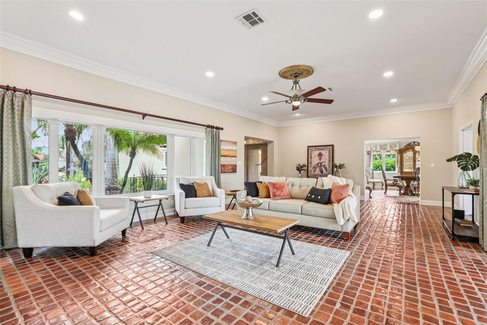 St Petersburg, Florida, 33705, United States, 4 Bedrooms Bedrooms, ,4 BathroomsBathrooms,Residential,Active,1927682