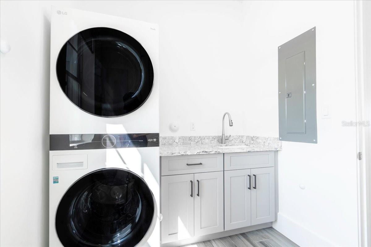 Marathon, Florida, 33050, United States, 5 Bedrooms Bedrooms, ,5 BathroomsBathrooms,Residential,Active,2011845