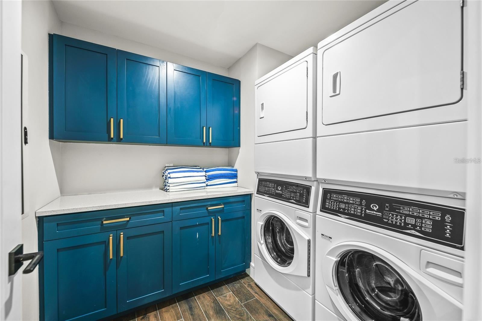 Sarasota, Florida, 34236, United States, 6 Bedrooms Bedrooms, ,8 BathroomsBathrooms,Residential,Active,1773155