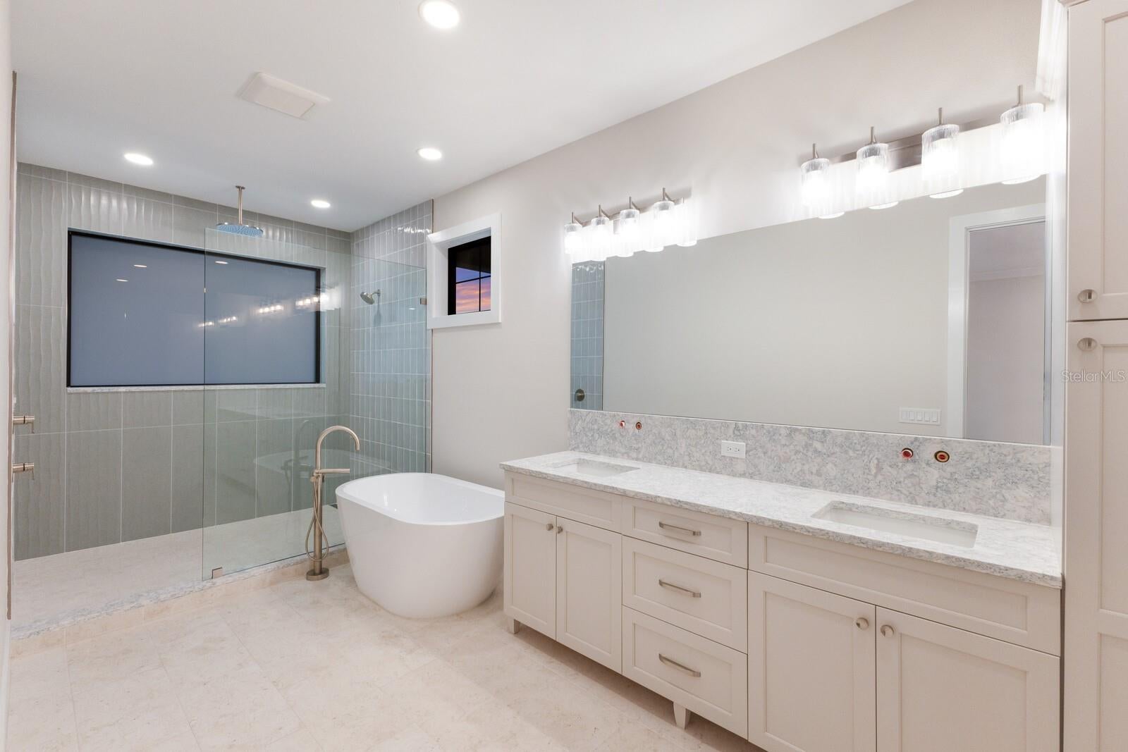 Sarasota, Florida, 34242, United States, 4 Bedrooms Bedrooms, ,6 BathroomsBathrooms,Residential,Active,1941333