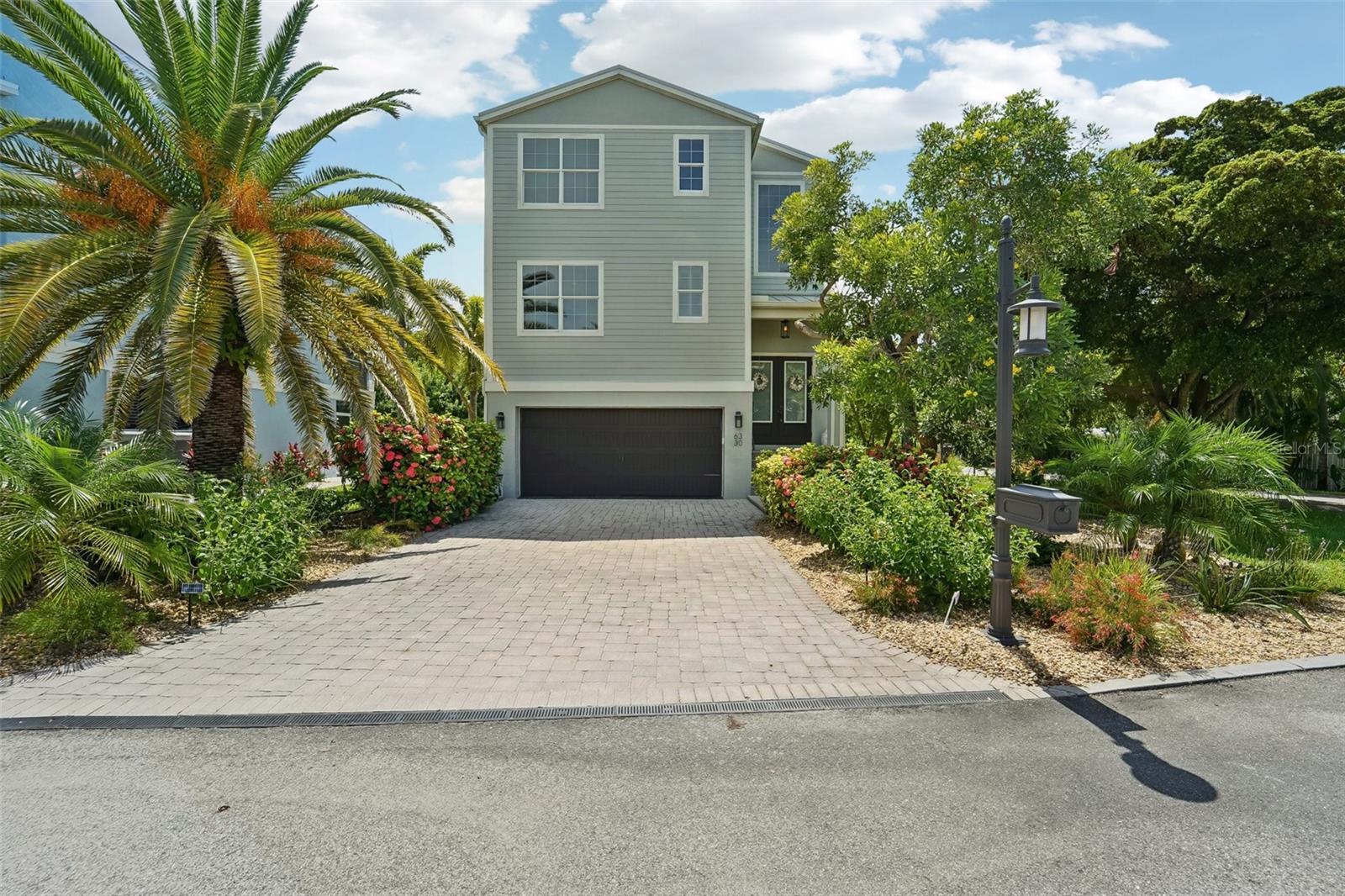 Longboat Key, Florida, 34228, United States, 3 Bedrooms Bedrooms, ,3 BathroomsBathrooms,Residential,Active,1993956