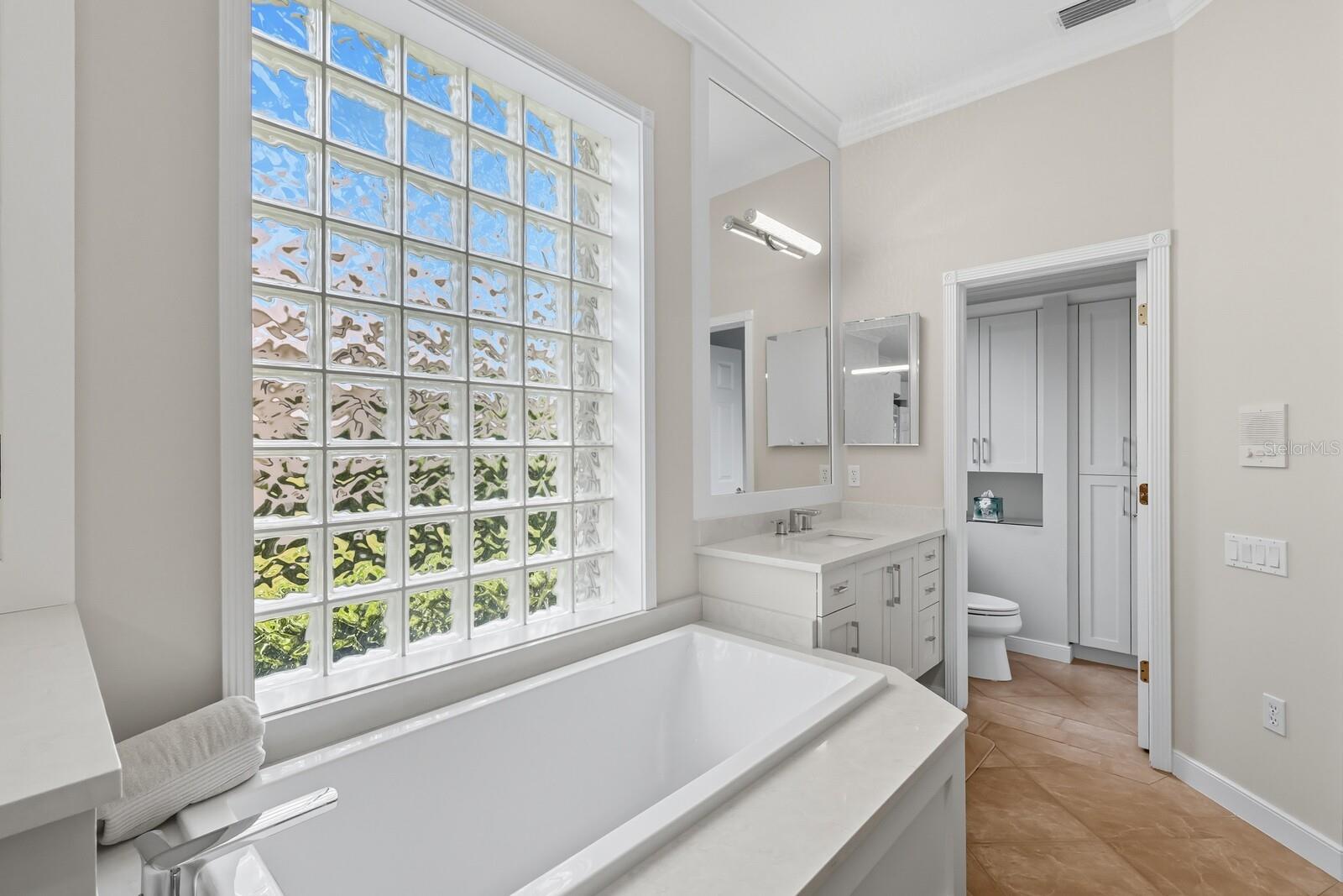 University Park, Florida, 34201, United States, 3 Bedrooms Bedrooms, ,3 BathroomsBathrooms,Residential,Active,1953644