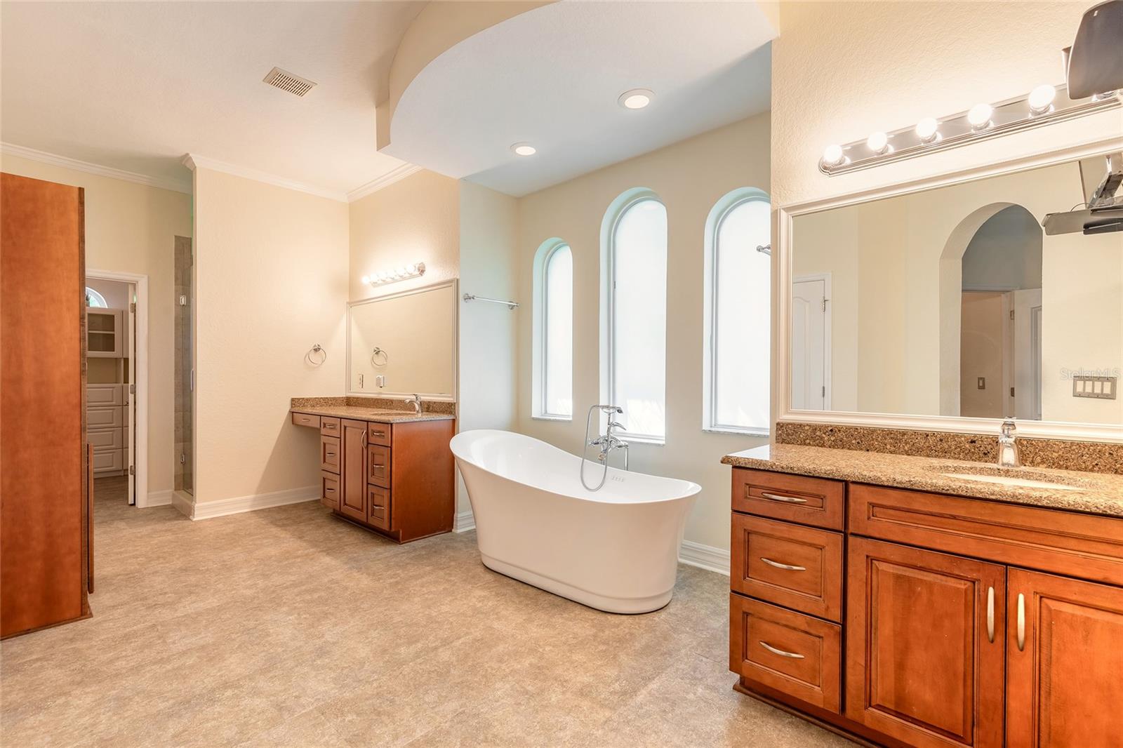 Daytona Beach, Florida, 32124, United States, 5 Bedrooms Bedrooms, ,4 BathroomsBathrooms,Residential,Active,1945086