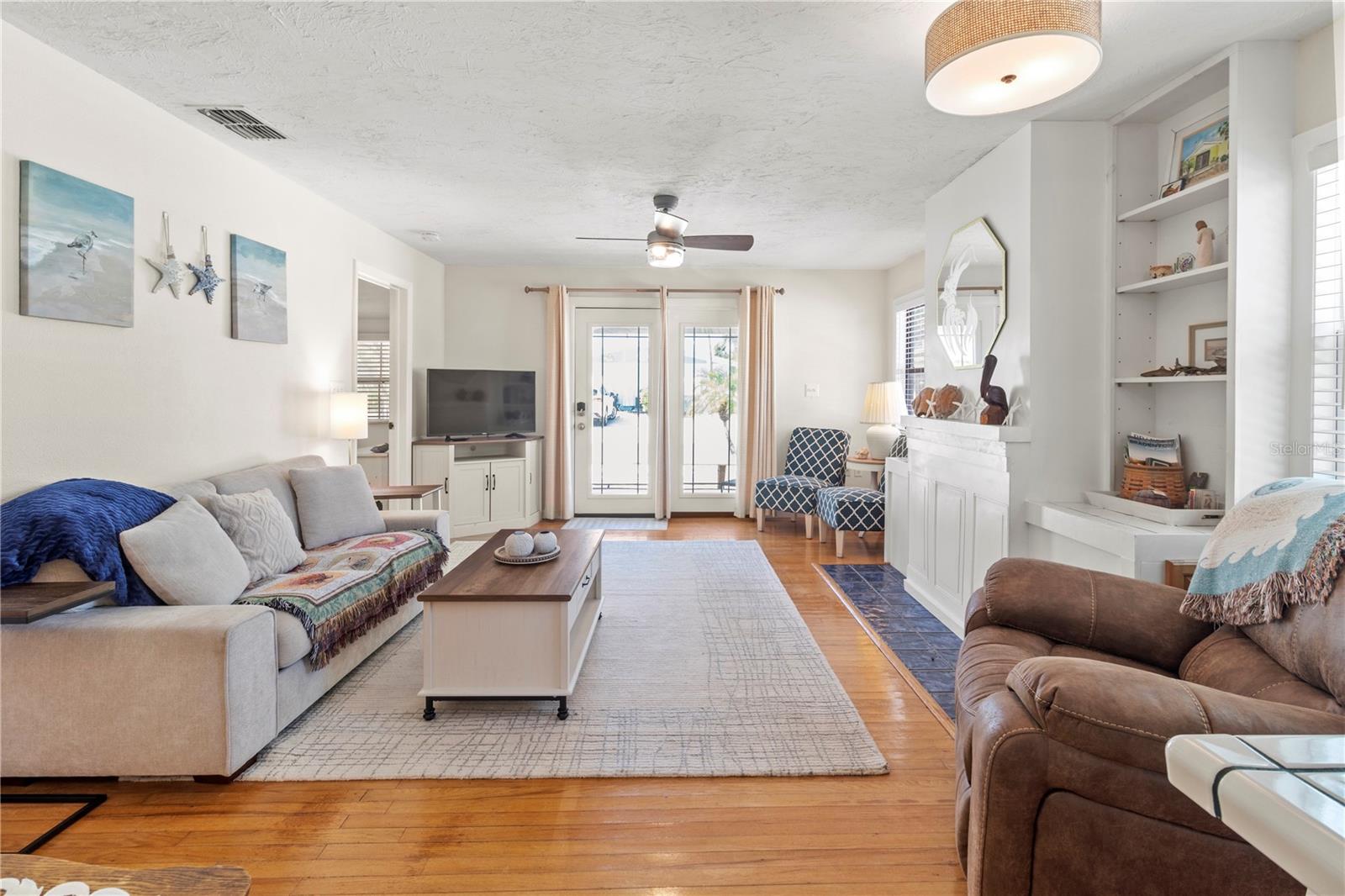 Holmes Beach, Florida, 34217, United States, 5 Bedrooms Bedrooms, ,3 BathroomsBathrooms,Residential,Active,1972187