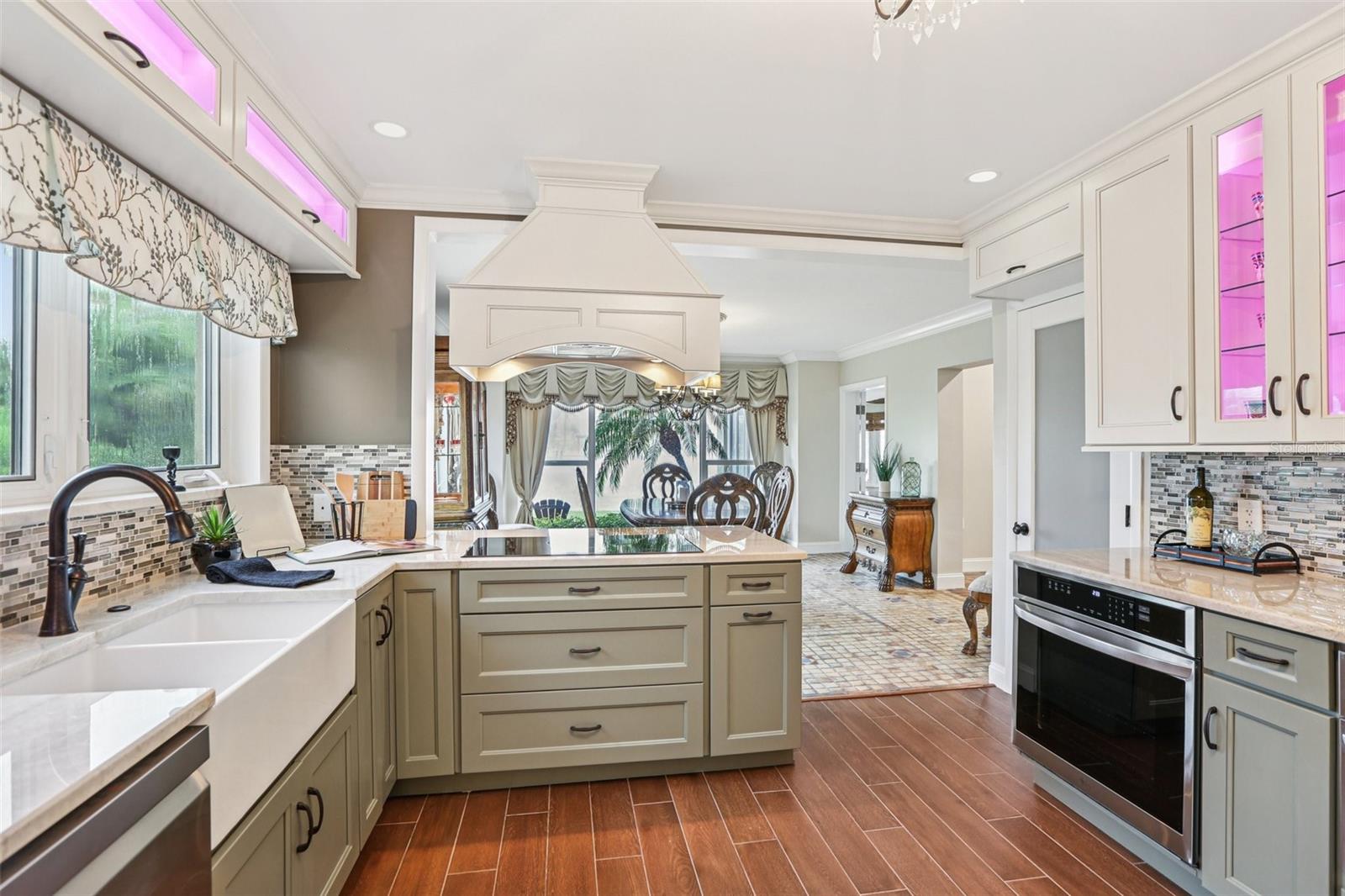 St Petersburg, Florida, 33705, United States, 4 Bedrooms Bedrooms, ,4 BathroomsBathrooms,Residential,Active,1927682