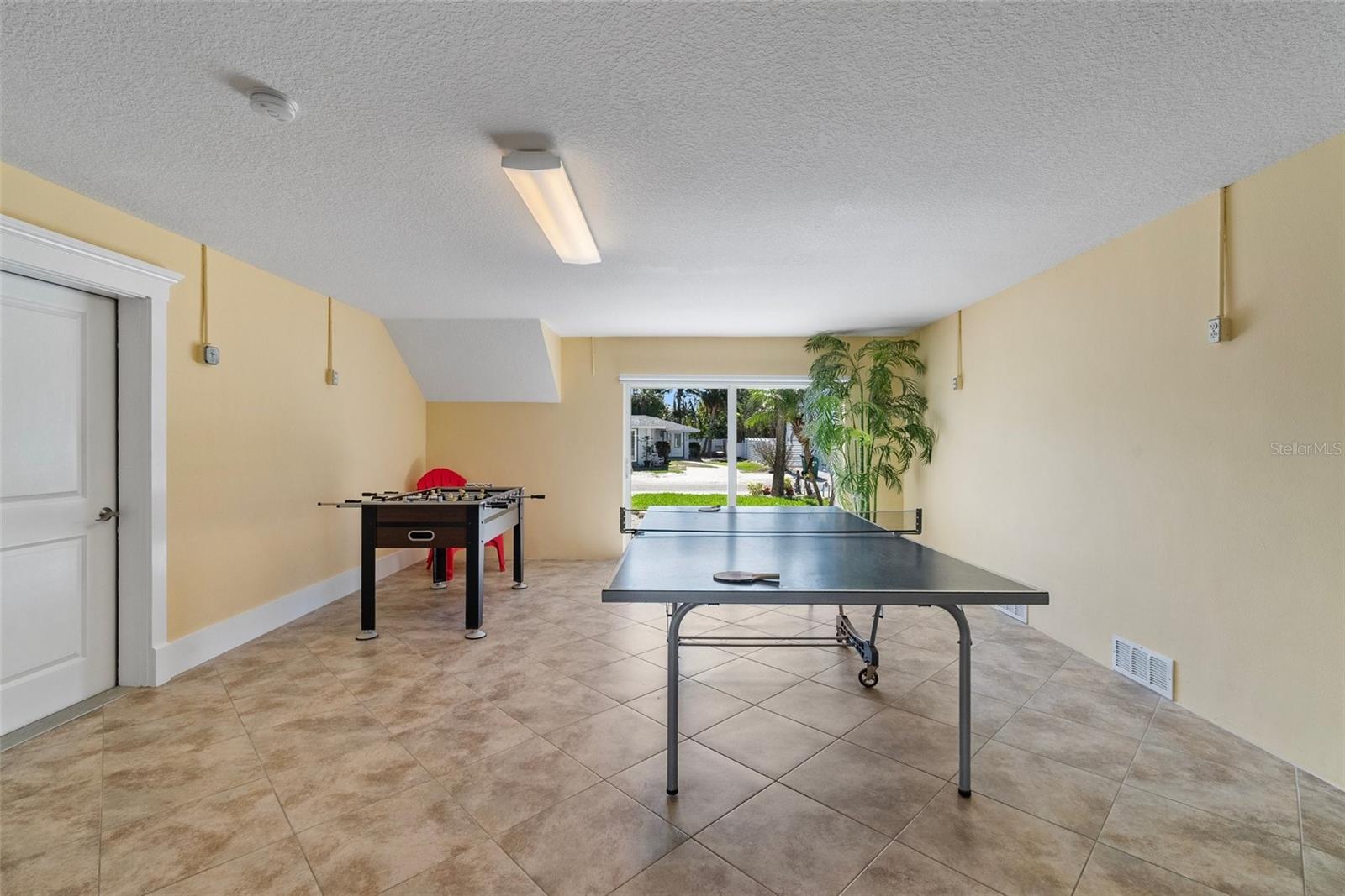 Holmes Beach, Florida, 34217, United States, 6 Bedrooms Bedrooms, ,5 BathroomsBathrooms,Residential,Active,1987273