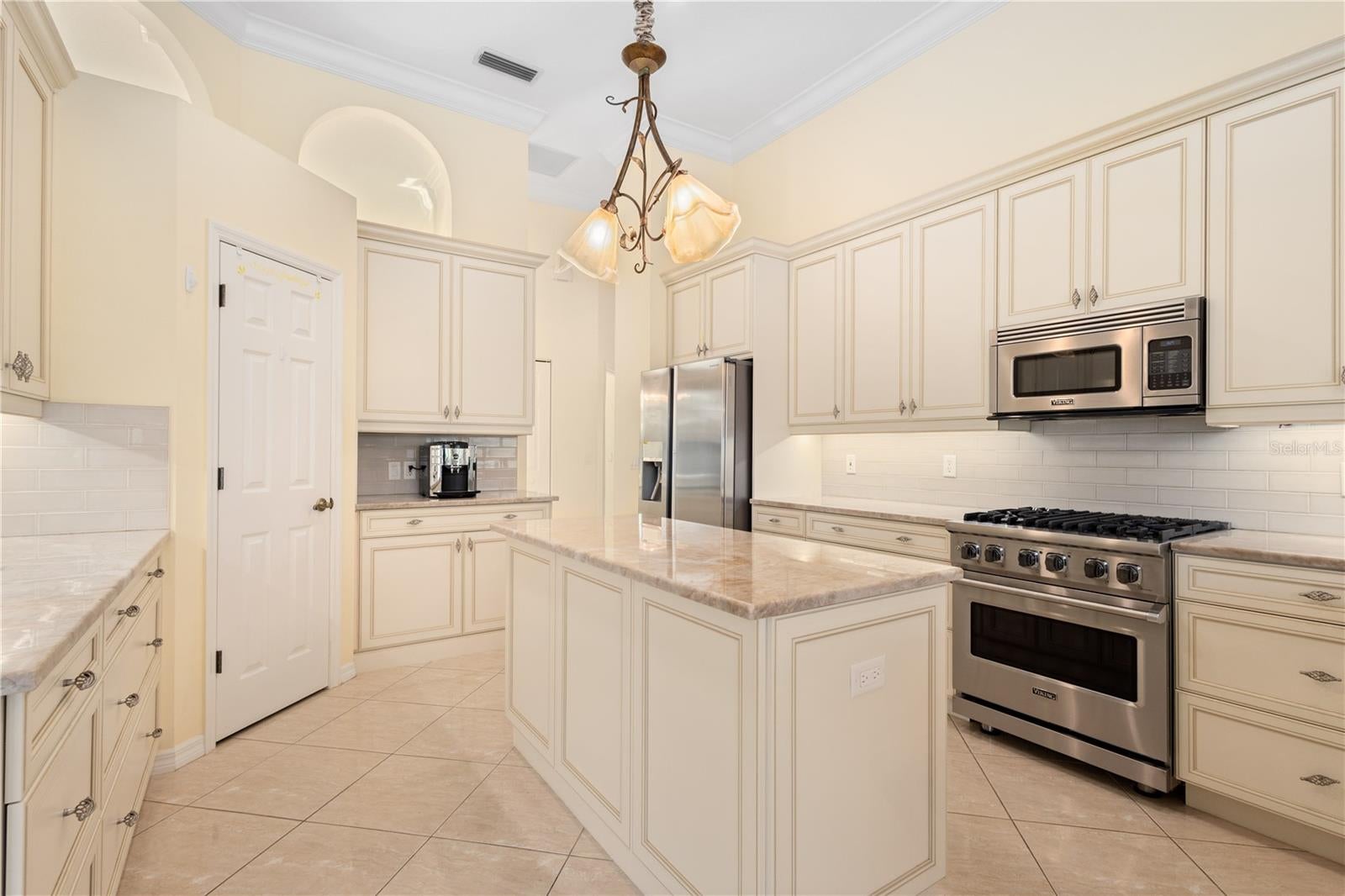 Sarasota, Florida, 34240, United States, 3 Bedrooms Bedrooms, ,3 BathroomsBathrooms,Residential,Active,1987206