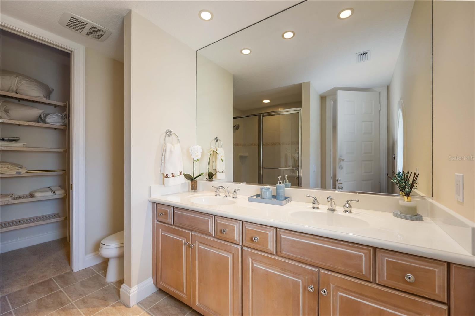 Osprey, Florida, 34229, United States, 5 Bedrooms Bedrooms, ,7 BathroomsBathrooms,Residential,Active,1757628