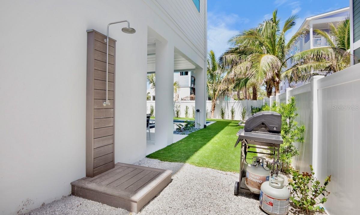 Bradenton Beach, Florida, 34217, United States, 7 Bedrooms Bedrooms, ,8 BathroomsBathrooms,Residential,Active,1929473