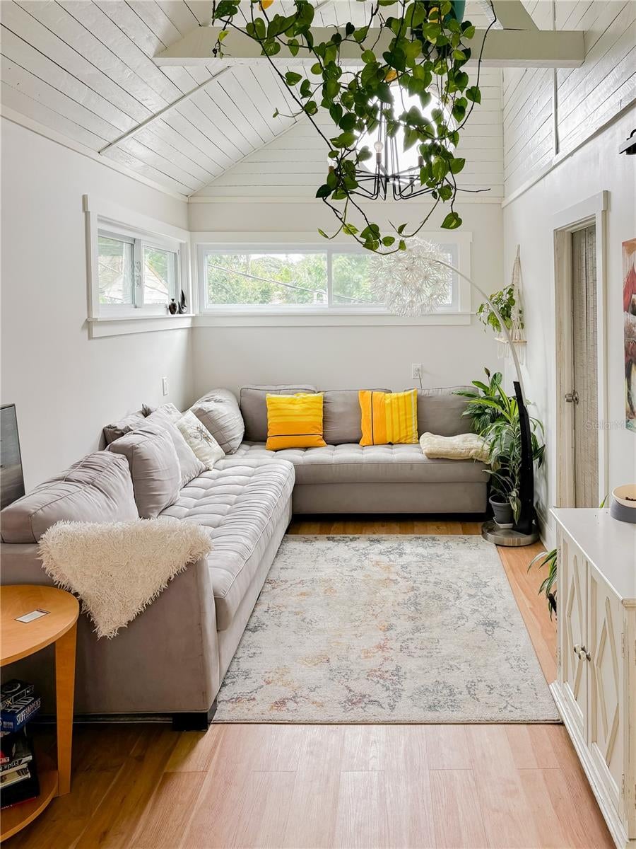 St Petersburg, Florida, 33705, United States, 6 Bedrooms Bedrooms, ,4 BathroomsBathrooms,Residential,Active,1986869